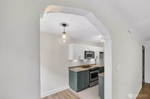 124 Warren Ave N, Seattle, WA 98109 - Photo 10