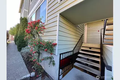731 N 94th Street #8, Seattle, WA 98103 - Photo 2