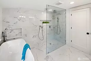 2500 Lorentz Pl N, Seattle, WA 98109 - Photo 16