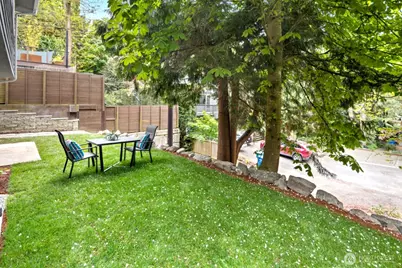 2500 Lorentz Place N, Seattle, WA 98109 - Photo 24