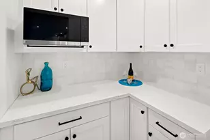 2500 Lorentz Pl N, Seattle, WA 98109 - Photo 12