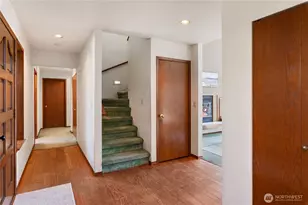 30 E Rainier Dr, Allyn, WA 98524 - Photo 20