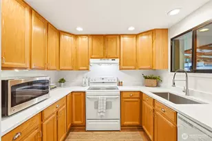 3507 NE 8th St, Renton, WA 98056 - Photo 10