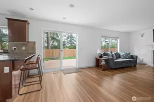 1077 NW Longview Dr, Oak Harbor, WA 98277 - Photo 4