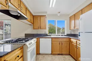 12402 107th Pl NE, Kirkland, WA 98034 - Photo 6