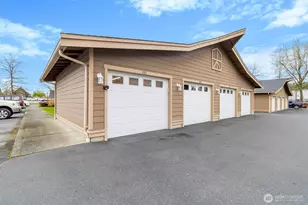 300 Homestead Blvd, Lynden, WA 98264 - Photo 2