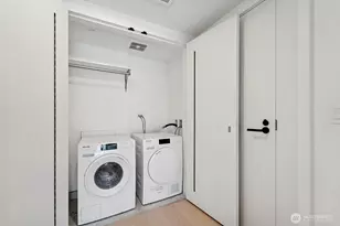 300 Virginia St, Seattle, WA 98121 - Photo 14