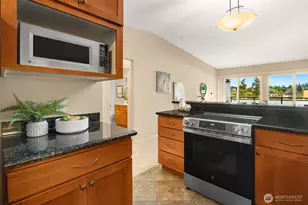 130 105th Ave SE, Bellevue, WA 98004 - Photo 14