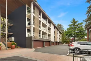 130 105th Ave SE, Bellevue, WA 98004 - Photo 2