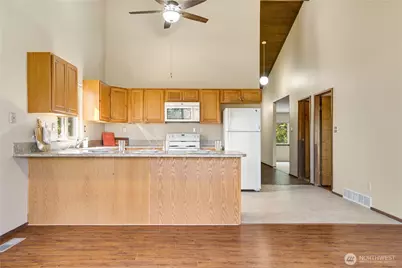 3023 Bridgeport Way W #B, University Place, WA 98466 - Photo 6