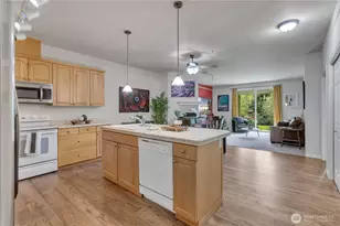 23009 Lakeview Dr, Mountlake Terrace, WA 98043 - Photo 4