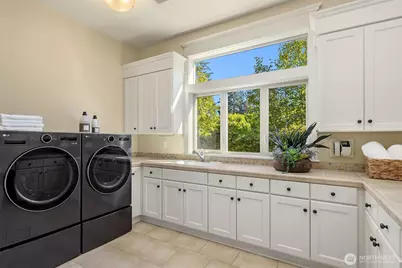805 92nd Avenue NE, Bellevue, WA 98004 - Photo 18