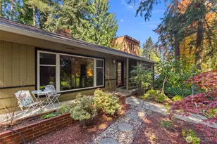 327 108th Ave SE, Bellevue, WA 98004 - Photo 2