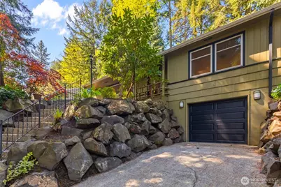 327 108 Avenue SE, Bellevue, WA 98004 - Photo 1