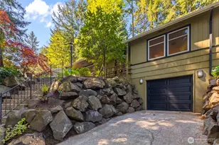 327 108th Ave SE, Bellevue, WA 98004 - Photo 1
