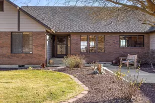 290 Trails End Ln, Yakima, WA 98903 - Photo 2