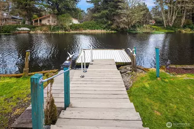646 Island Cir SE, Ocean Shores, WA 98569 - Photo 28