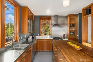 10403 NE Seaborn Rd, Bainbridge Island, WA 98110 - Photo 12