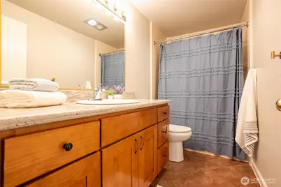 2253 Gilman Drive W #406, Seattle, WA 98119 - Photo 20
