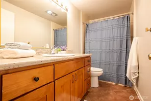 2253 Gilman Dr W, Seattle, WA 98119 - Photo 20