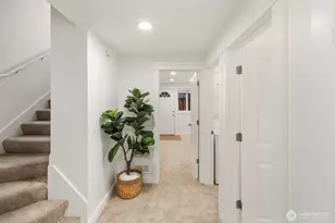 337 N 105th St, Seattle, WA 98133 - Photo 8