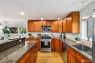 337 N 105th St, Seattle, WA 98133 - Photo 18