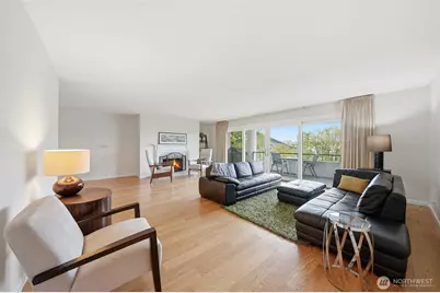 2565 Dexter Avenue N #103, Seattle, WA 98109 - Photo 4