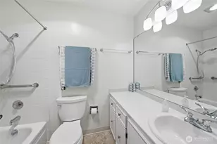 2565 Dexter Ave N, Seattle, WA 98109 - Photo 26