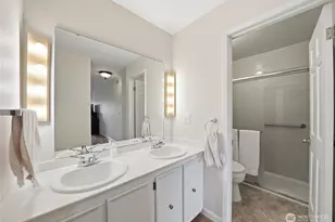 2565 Dexter Ave N, Seattle, WA 98109 - Photo 18