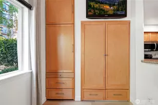 300 10th Ave, Seattle, WA 98122 - Photo 4