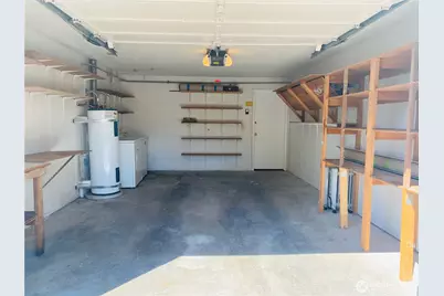 8848 Interlake Avenue N, Seattle, WA 98103 - Photo 30