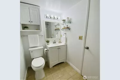 8848 Interlake Avenue N, Seattle, WA 98103 - Photo 20