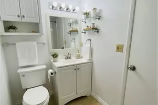8848 Interlake Ave N, Seattle, WA 98103 - Photo 20