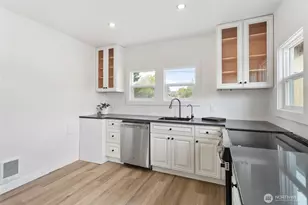 2432 Grant St, Bellingham, WA 98225 - Photo 12