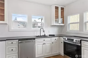 2432 Grant St, Bellingham, WA 98225 - Photo 14