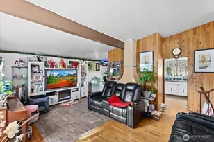 14347 Ashworth Ave N, Seattle, WA 98133 - Photo 2
