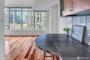 910 Lenora St, Seattle, WA 98121 - Photo 10