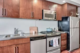 910 Lenora St, Seattle, WA 98121 - Photo 8
