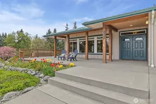 2385 Lake Forest Dr, Oak Harbor, WA 98277 - Photo 2