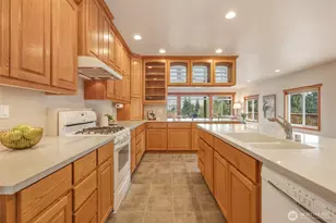 2385 Lake Forest Dr, Oak Harbor, WA 98277 - Photo 12
