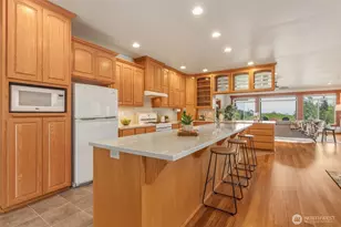 2385 Lake Forest Dr, Oak Harbor, WA 98277 - Photo 10