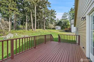70 SW Roeder Dr, Oak Harbor, WA 98277 - Photo 10
