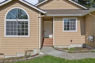 70 SW Roeder Dr, Oak Harbor, WA 98277 - Photo 4
