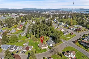70 SW Roeder Dr, Oak Harbor, WA 98277 - Photo 2