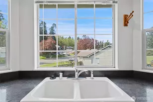 70 SW Roeder Dr, Oak Harbor, WA 98277 - Photo 16