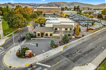 10 N Chelan Avenue, Wenatchee, WA 98801 - Photo 1