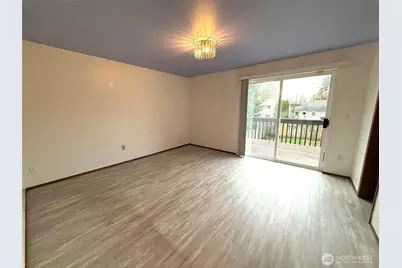 12043 Bartlett Avenue NE, Seattle, WA 98125 - Photo 10