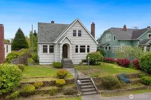 4052 44th Ave SW, Seattle, WA 98116 - Photo 2