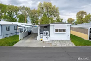 2240 W Broadway, Moses Lake, WA 98837 - Photo 2