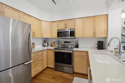 211 Kirkland Avenue #204, Kirkland, WA 98033 - Photo 4